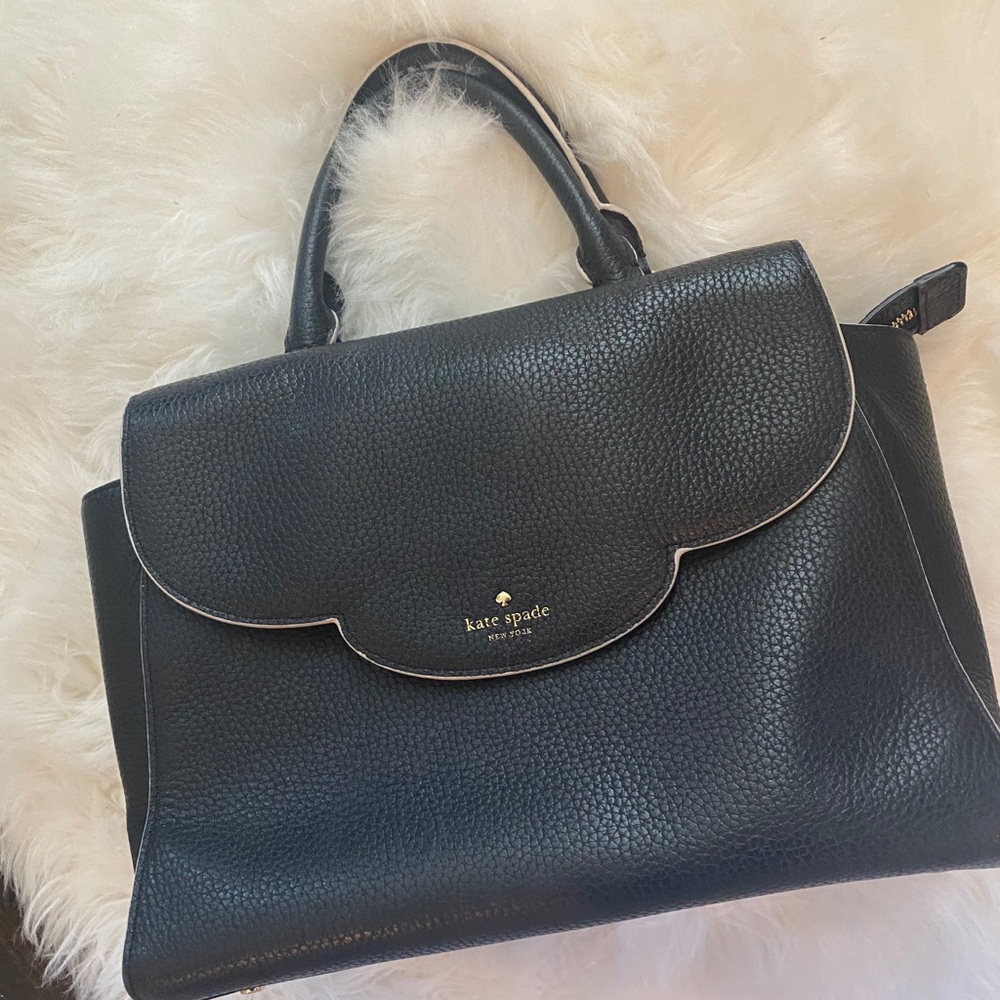 Kate Spade ♠️ scalloped purse